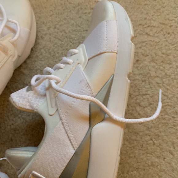 Shoes - Picture 5 of 7